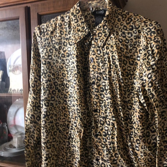Beautiful Vintage Leopard print button down blouse. Size 14 - Picture 1 of 7